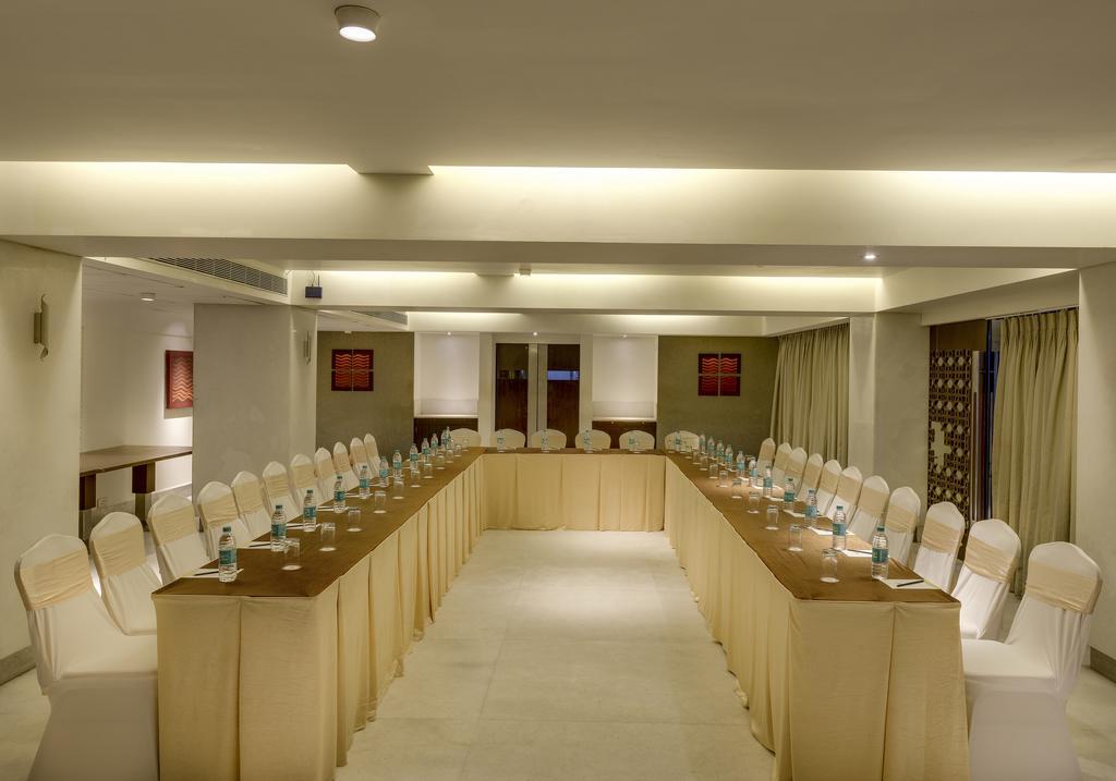 Pride Hotel, Chennai Exterior foto